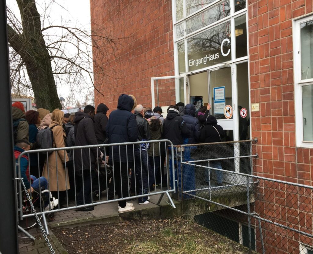 entrance door with crowd at berlin auslanderbehorde visa office