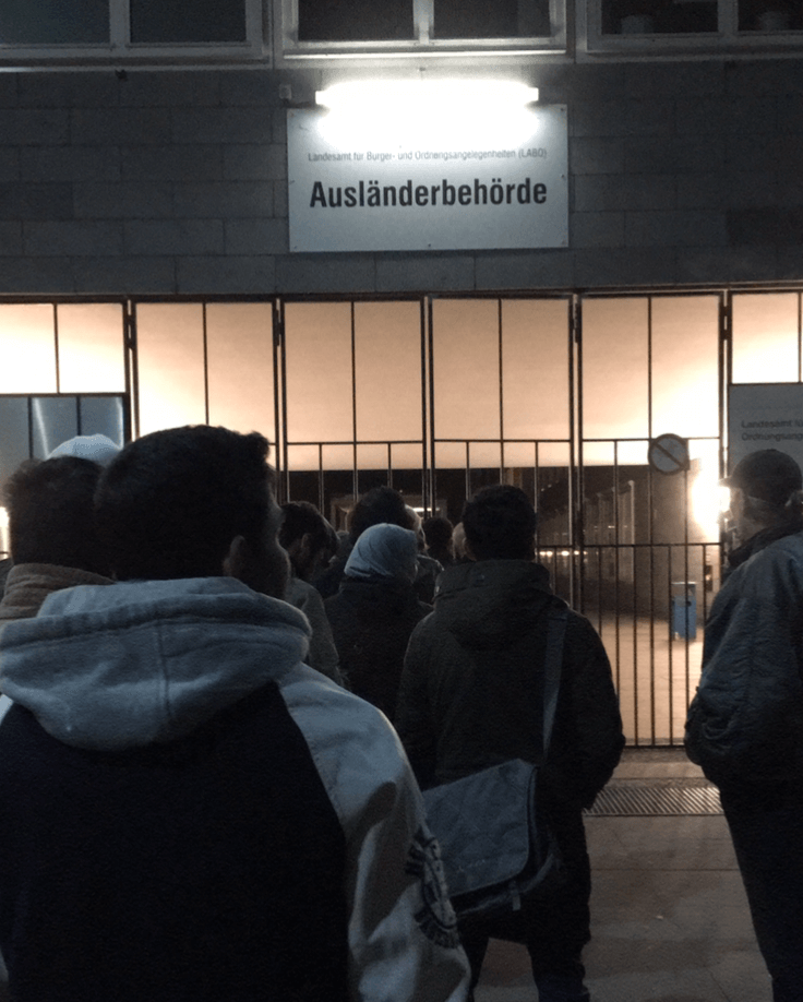 berlin auslanderbehorde visa office before dawn queue line